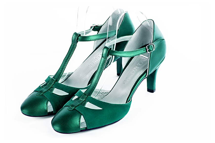 French elegance and refinement for these emerald green dress T-strap open side shoes, 
                available in many subtle leather and colour combinations. A pretty model with a comfortable "Salomé" strap and good support.
Its charming spyglass cut-out gives you plenty of scope for personalisation.  
                Matching clutches for parties, ceremonies and weddings.   
                You can customize these shoes to perfectly match your tastes or needs, and have a unique model.  
                Choice of leathers, colours, knots and heels. 
                Wide range of materials and shades carefully chosen.  
                Rich collection of flat, low, mid and high heels.  
                Small and large shoe sizes - Florence KOOIJMAN
